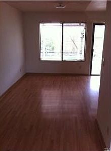 4th image of 325 Northampton Dr