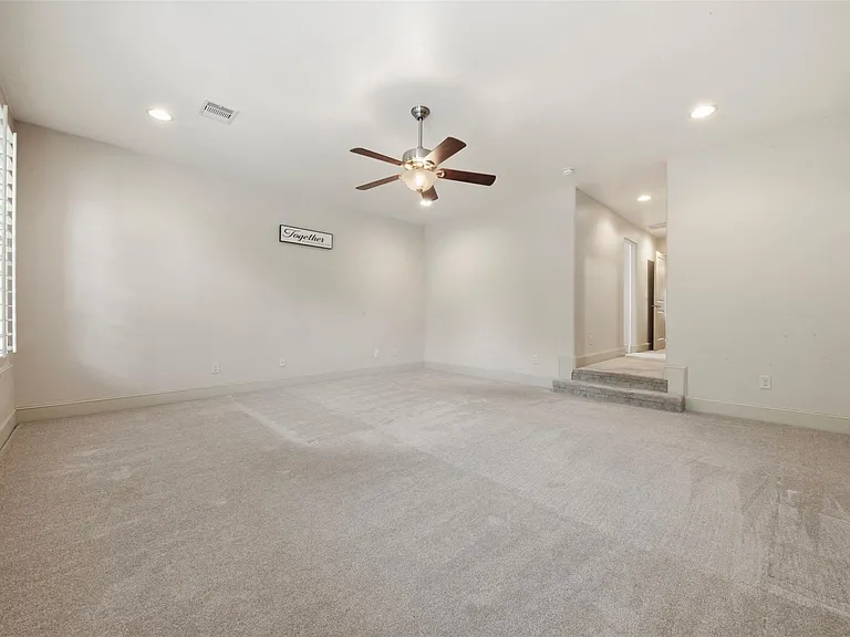 5929 Kansas St — Photo 22