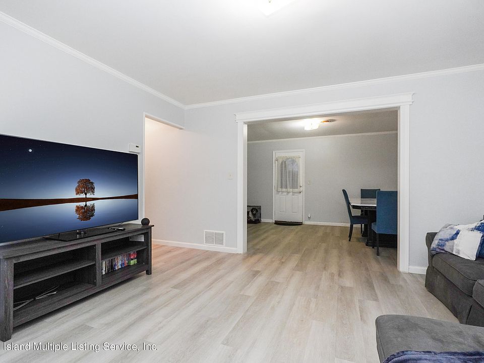 570 Watchogue Rd, Staten Island, NY 10314 Zillow
