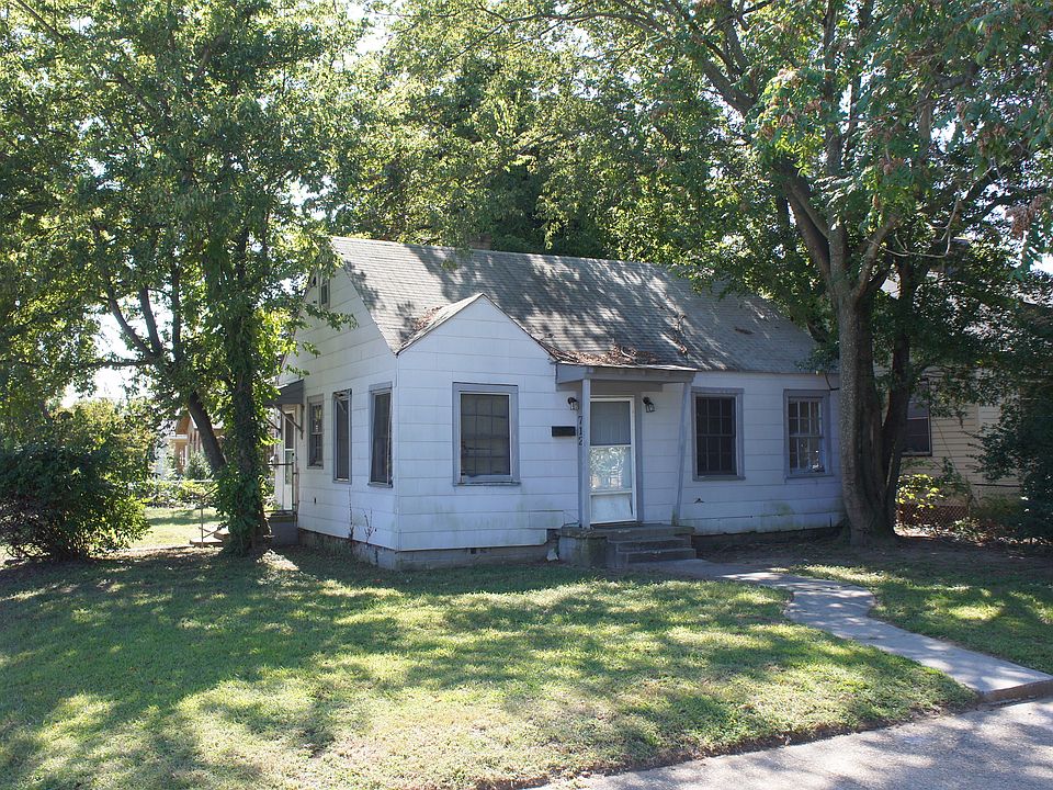 1st image of 712 E Poythress St