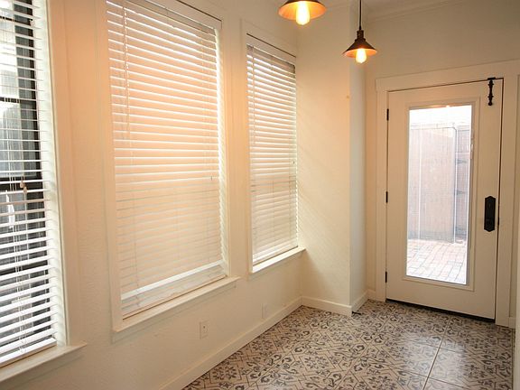Entry Sunroom