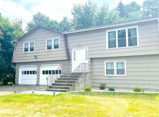 36 Hammick Rd, West Hartford, CT 06107