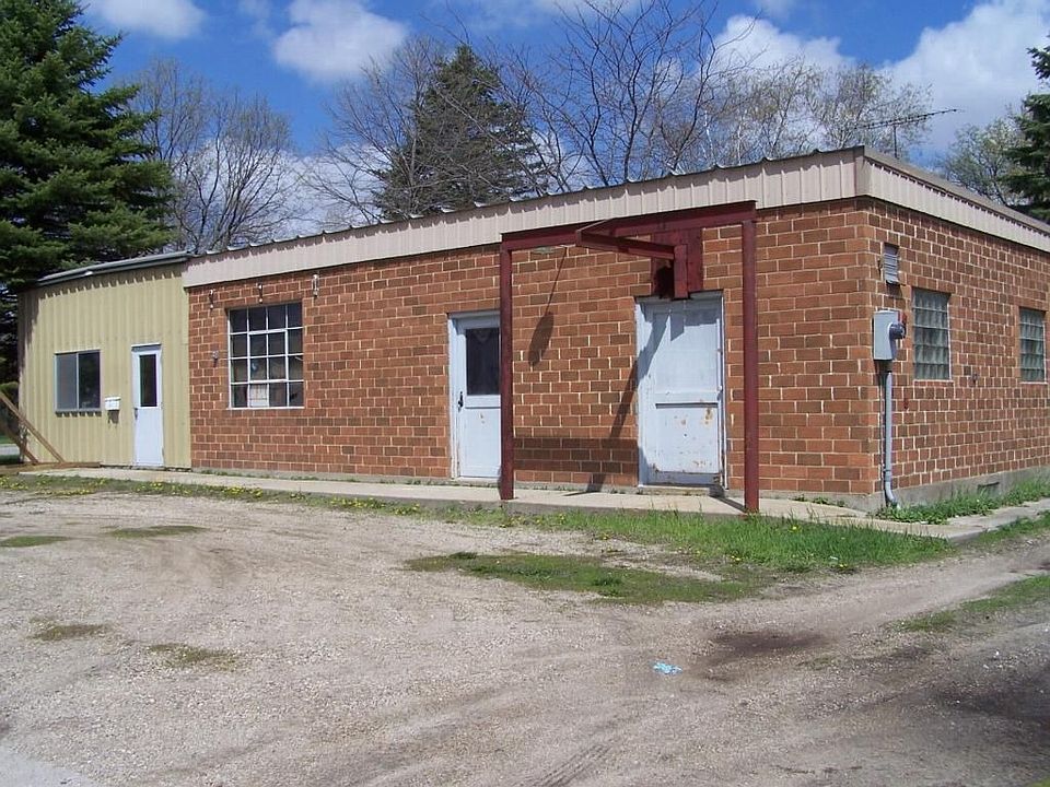 1st image of 1002 N Armstrong Ave