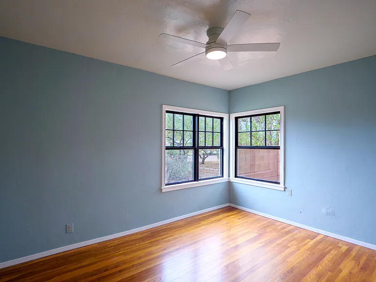 1404 E Silver St — Photo 8