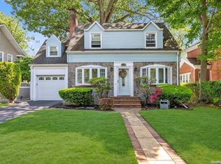 37 Wilson Pl, Freeport, NY 11520