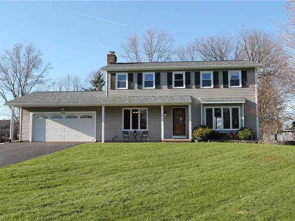 6164 Hunters Dr, Farmington, NY 14425