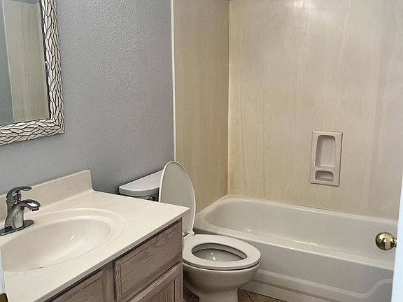 4th image of 2219 E Siesta Ln