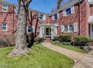94 Manor Dr, Red Bank, NJ 07701