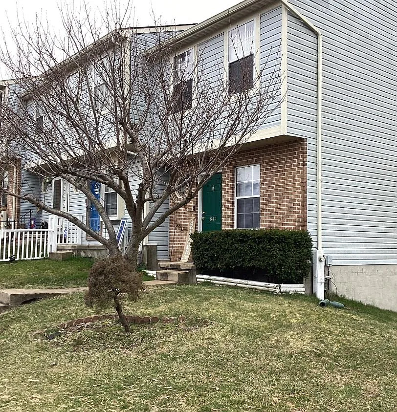 2 bed, 1110 sqft, $1,899 — Photo 1