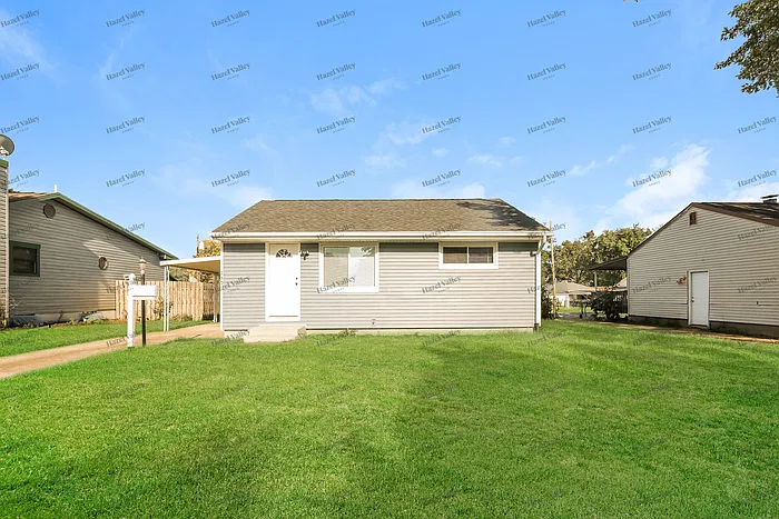 3 bed, 1.0 bath, 1468 sqft, $1,375 — Photo 2