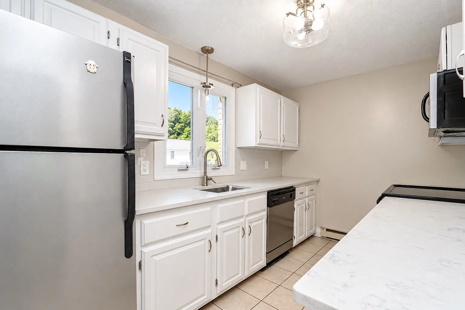 2 bed, 1000 sqft, $1,600 — Photo 2