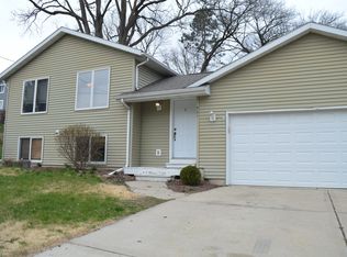 421 W School St, Belleville, WI 53508