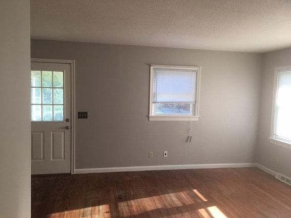 3rd image of 77 Rockbridge Cir