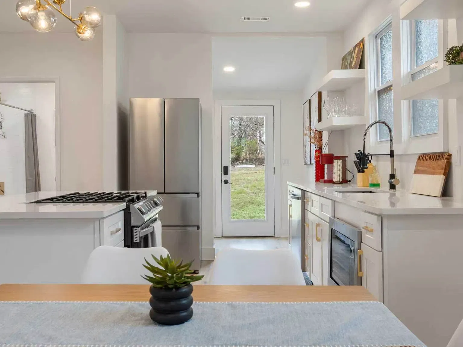 4 bed, 2.5 bath, 1875 sqft, $3,250 — Photo 3