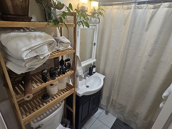 3rd image of 30 Langdon St #11