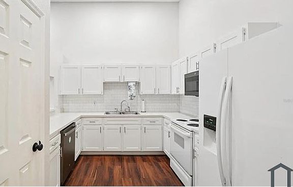 4th image of 3115 E 33rd Ave #B