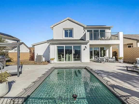 WR Meadow Plan 7 Model Home Pool