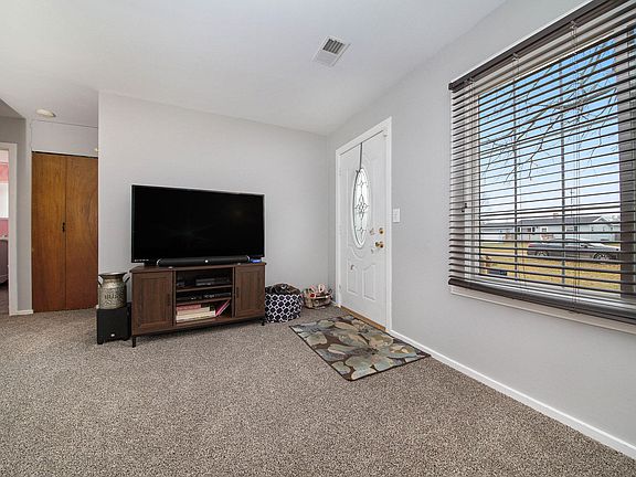 3rd image of 1318 Lakeview Ave