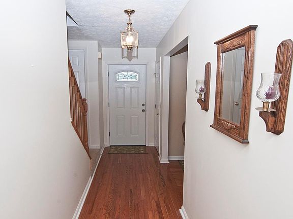 4th image of 320 Meadowgreen Dr
