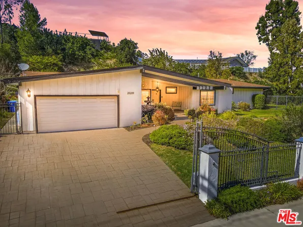 20209 Wells Dr, Woodland Hills, CA 91364
