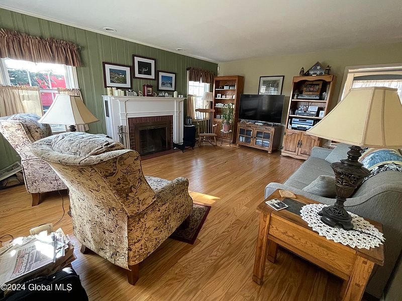 5th image of 24 Clayton Avenue