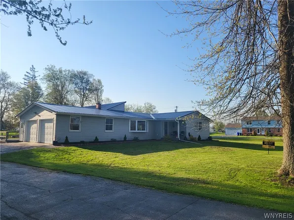 7987 Kathryn Dr, Akron, NY 14001