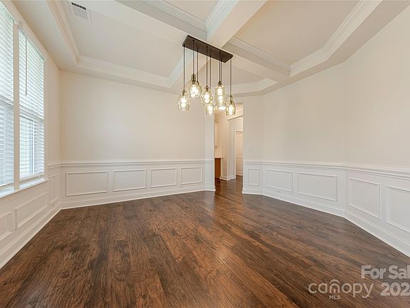 5th image of 6186 Artigas Dr