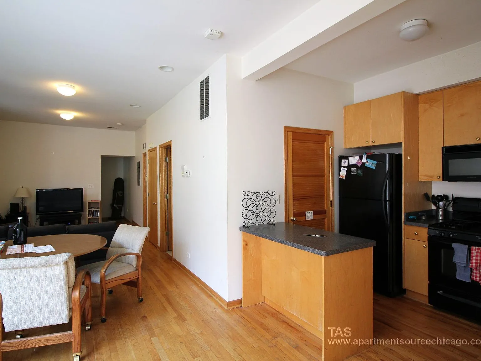 3 bed, 1600 sqft, $2,995 — Photo 4
