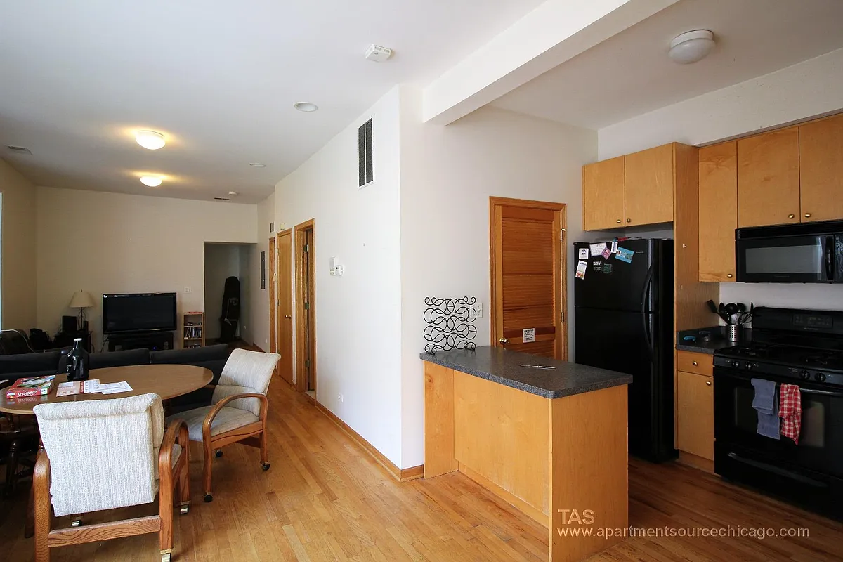 Building Photo - 1446 N Leavitt St #2