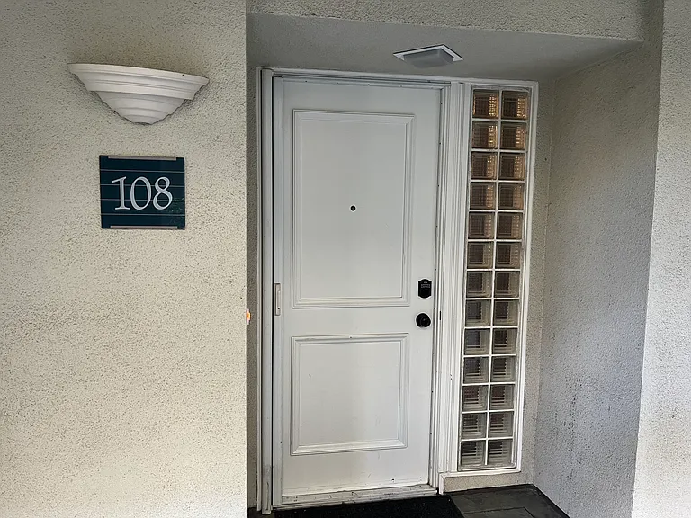 2253 Martin #108 — Photo 9