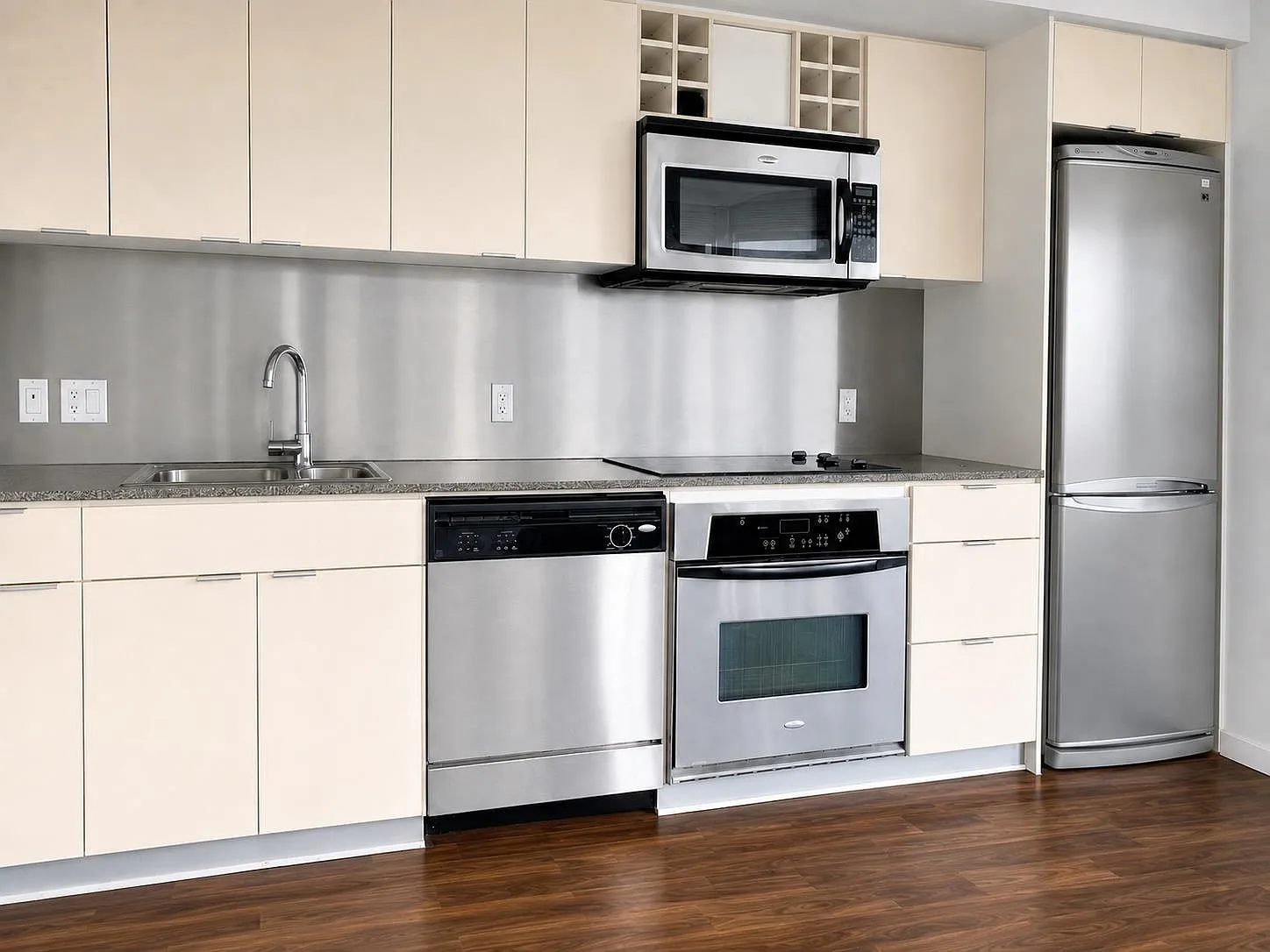 2 bed, 576 sqft, $3,490 — Photo 2