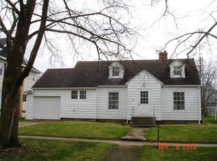 717 E Fayette St, Manchester, IA 52057