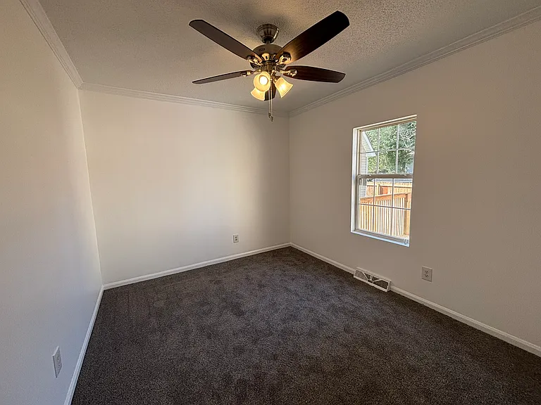 321 E Harden St — Photo 21