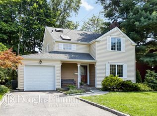 155 Luquer Rd, Port Washington, NY 11050