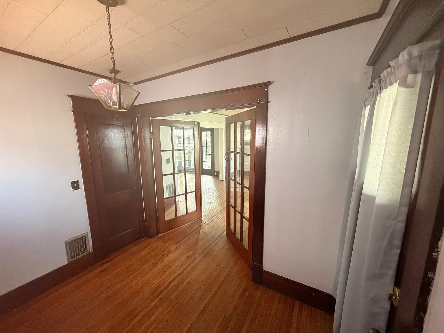 3 bed, 1037 sqft, $1,450 — Photo 4