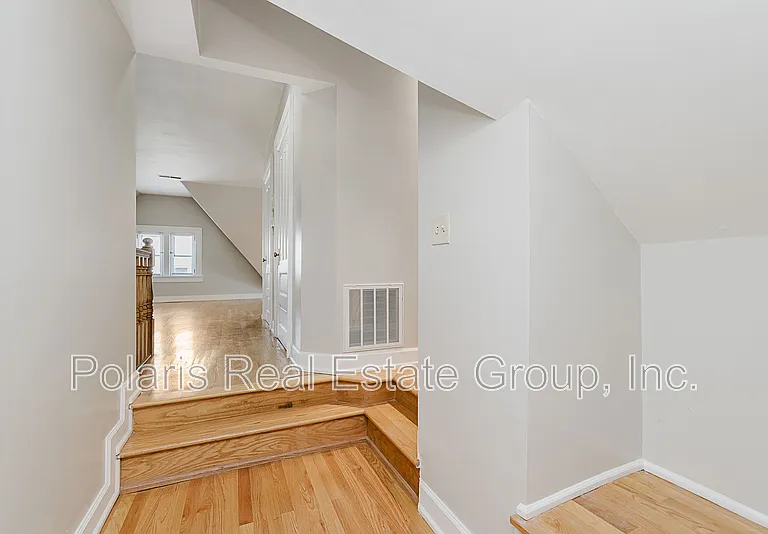 101 E 14th St #3 — Photo 9