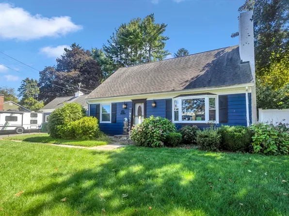 65 Woodlawn St, Chicopee, MA 01020