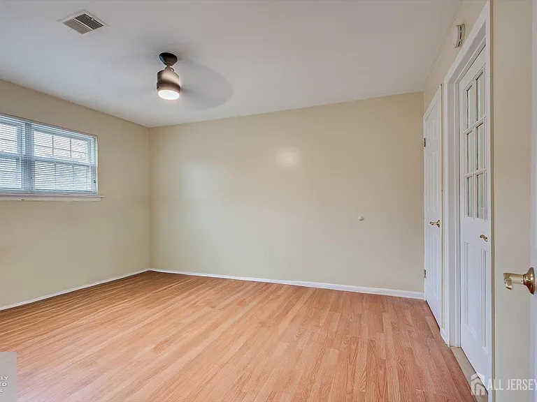 434 College Dr — Photo 12