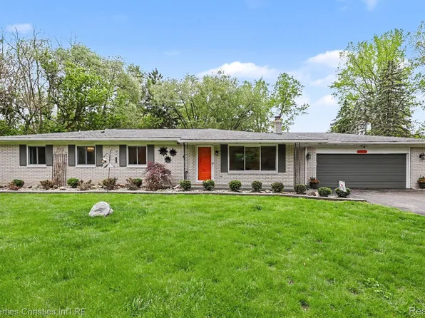 6905 W Church St, Clarkston, MI 48346