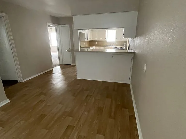 550 Loraine Cir — Photo 6