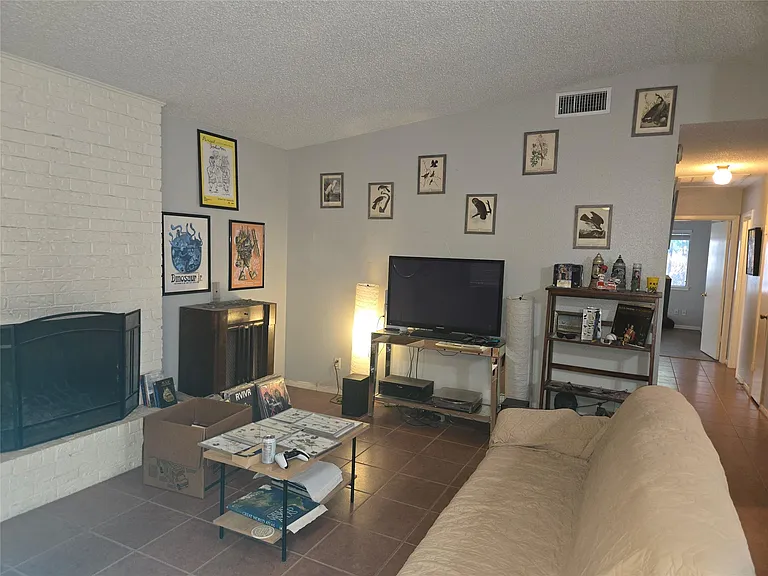 8910 Little Walnut Pkwy #B — Photo 6