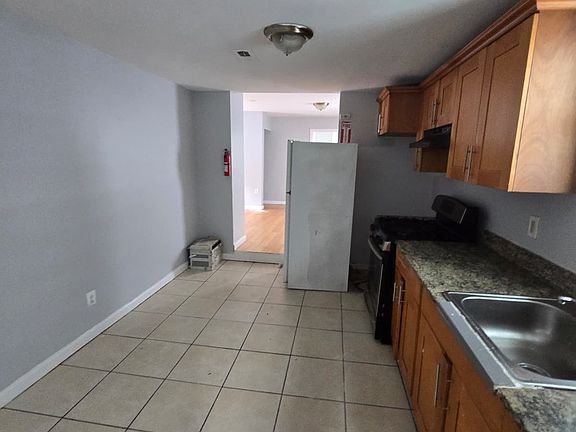 2nd image of 122 Marshall St #2A