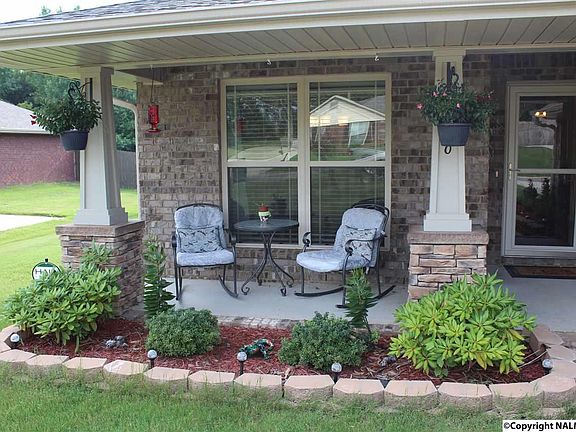5th image of 136 Lazy Oak Dr