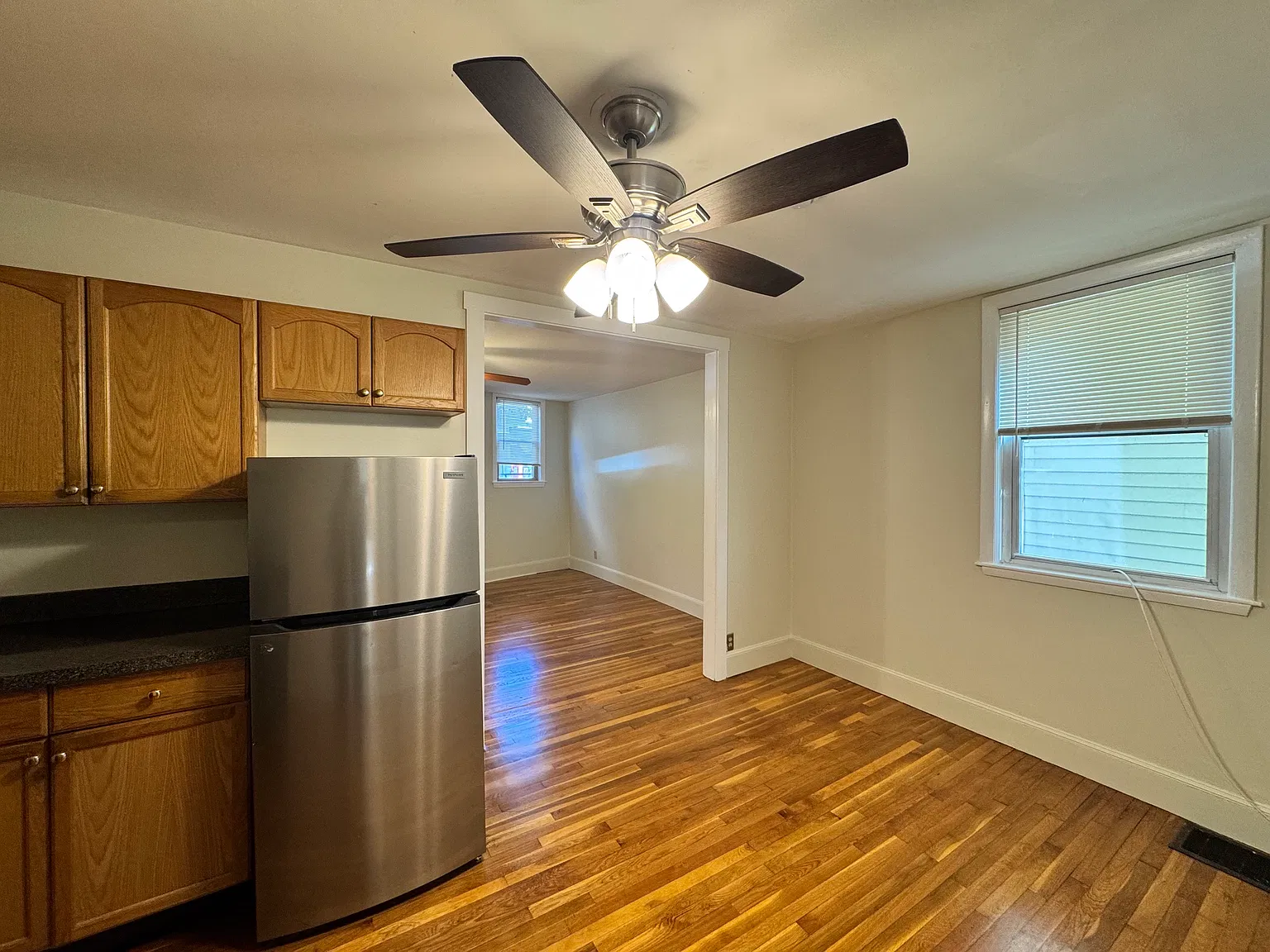 1204 Cambridge St — Photo 3