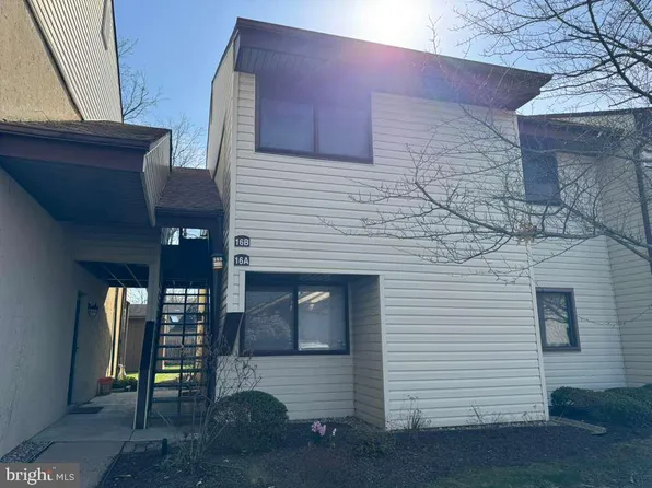 16 E Daisy Ln #B, Mount Laurel, NJ 08054