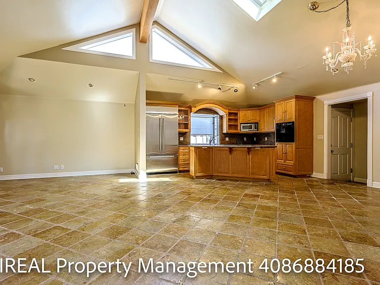 722 Bantry Ct — Photo 2