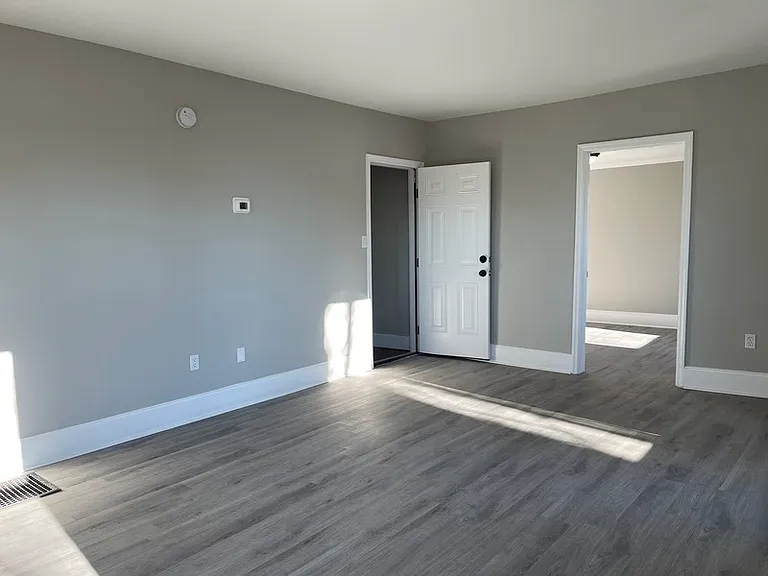 202 E Columbia Ave — Photo 6