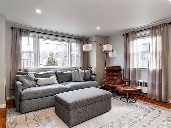 3rd image of 53 Winfield St