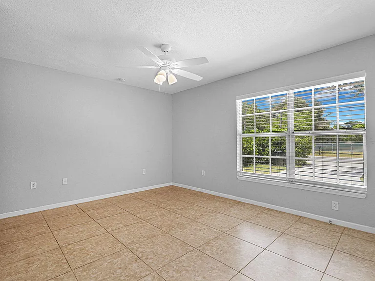 520 N Southridge Rd — Photo 16