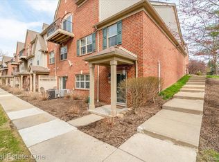 39492 Rockcrest Ln, Northville, MI 48168